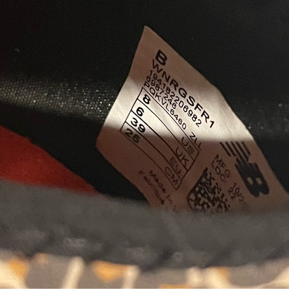 New Balance like new tennis shoe - Picture 8 of 8